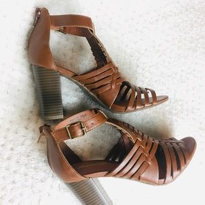 AE brown leather heels size 5.5 but fit 6.5